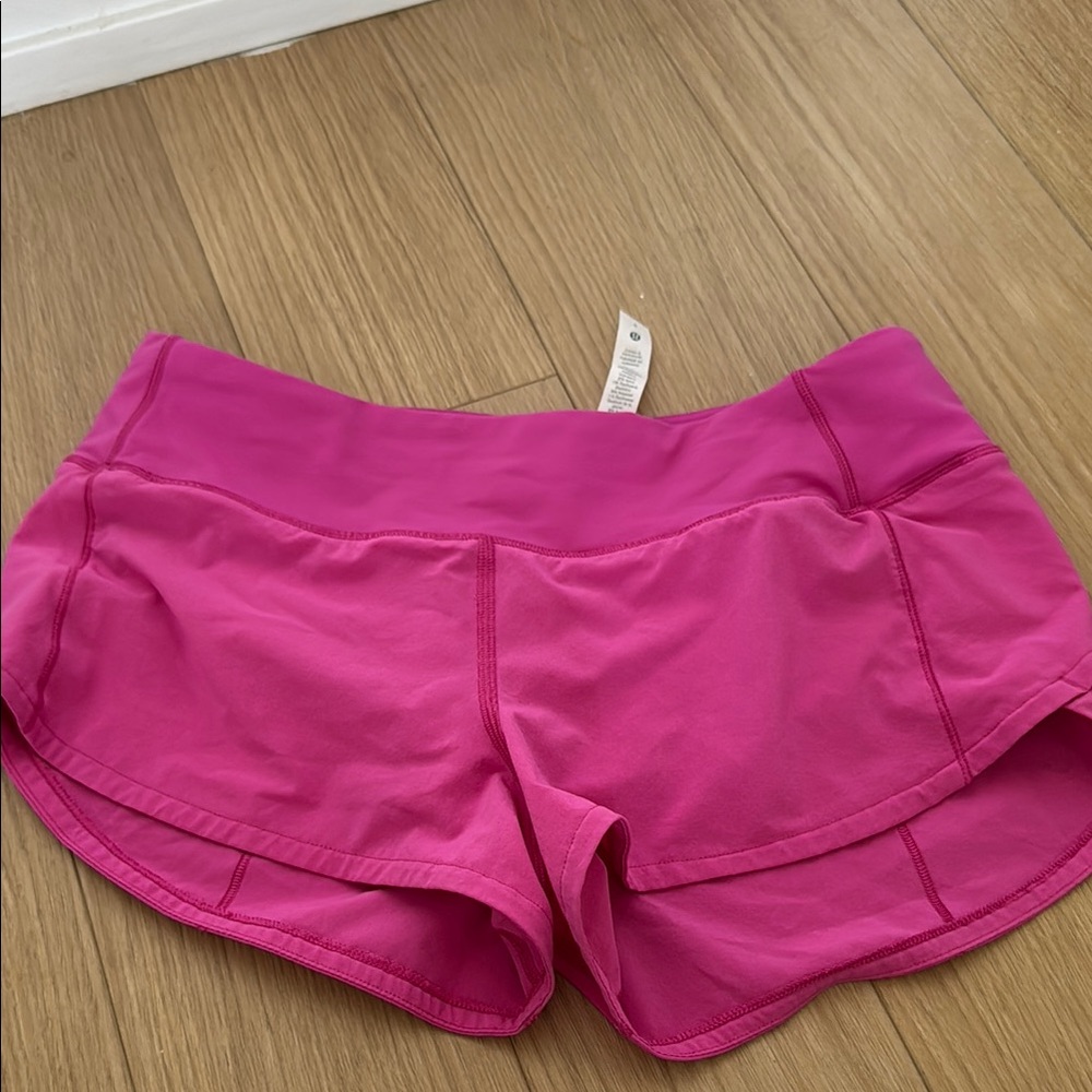 Lululemon sonic pink speed ups length 2.5. Size 4